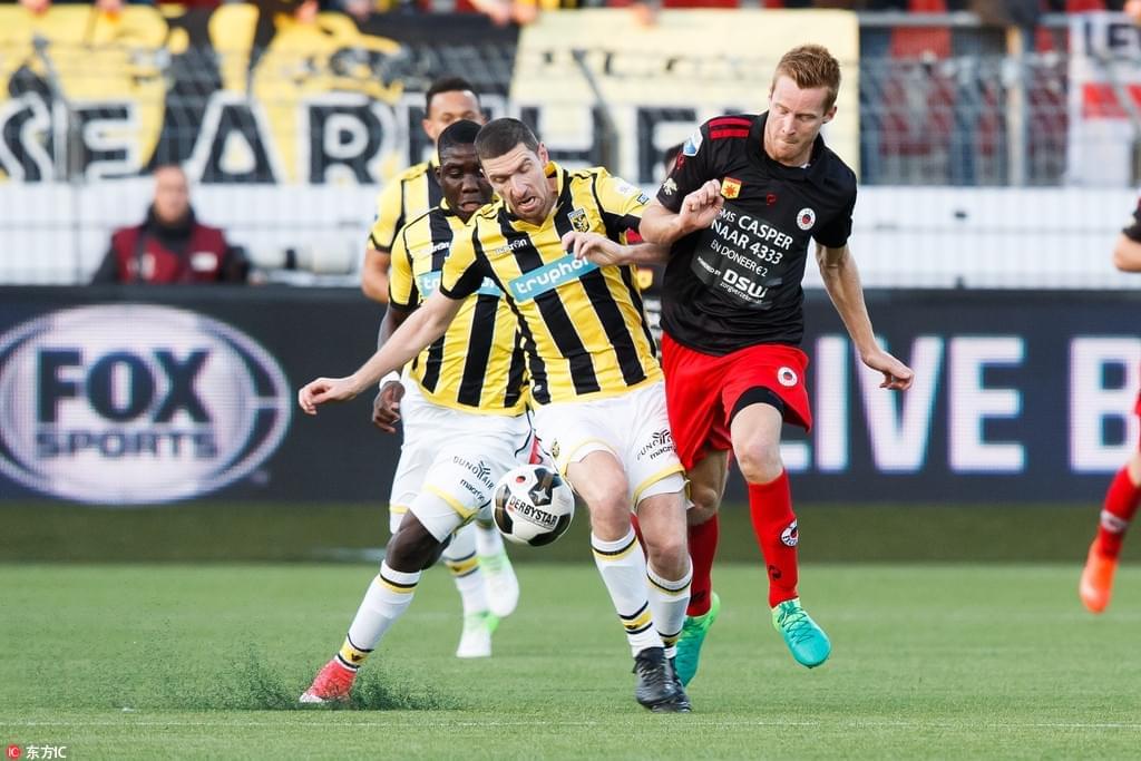 群嘲背后的 群嘲背后的